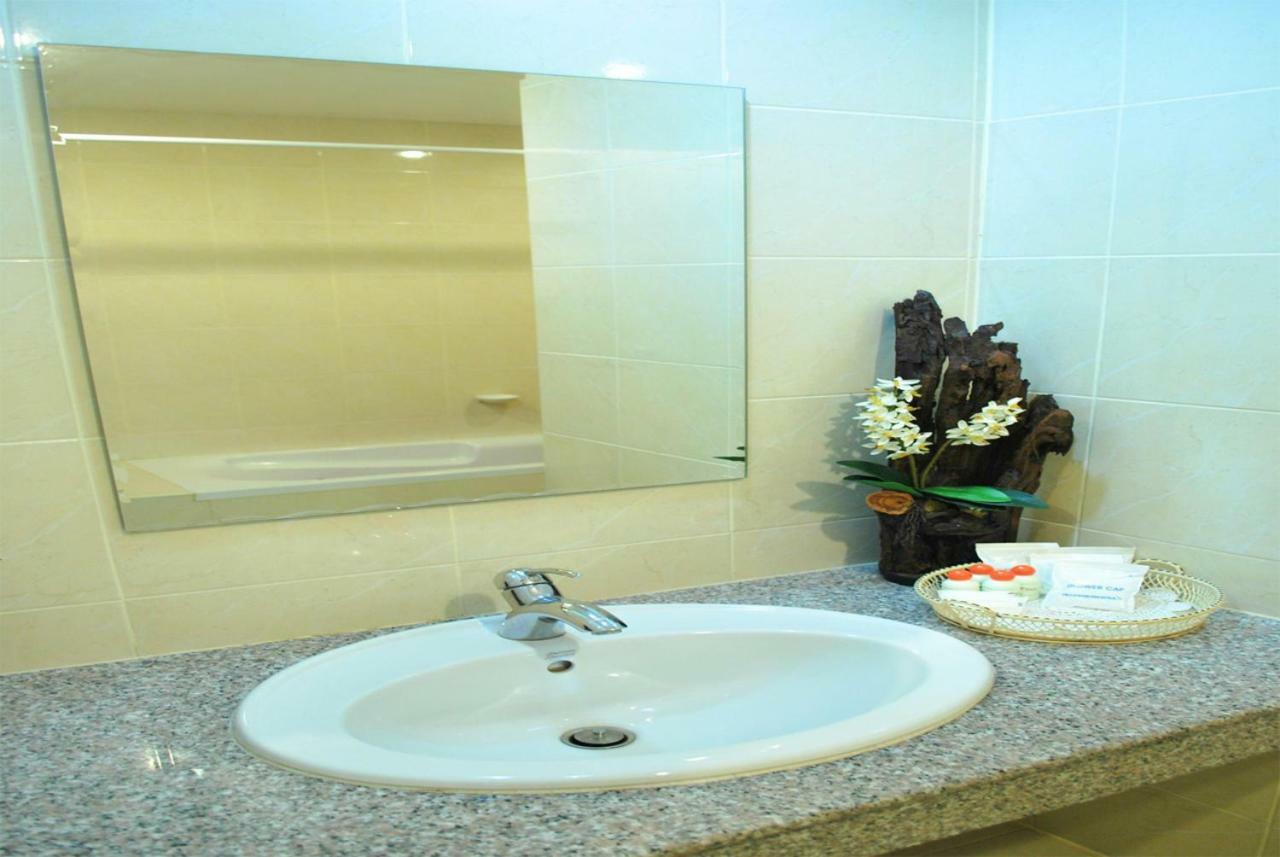 Win Place Hotel Chiang Mai Exterior photo